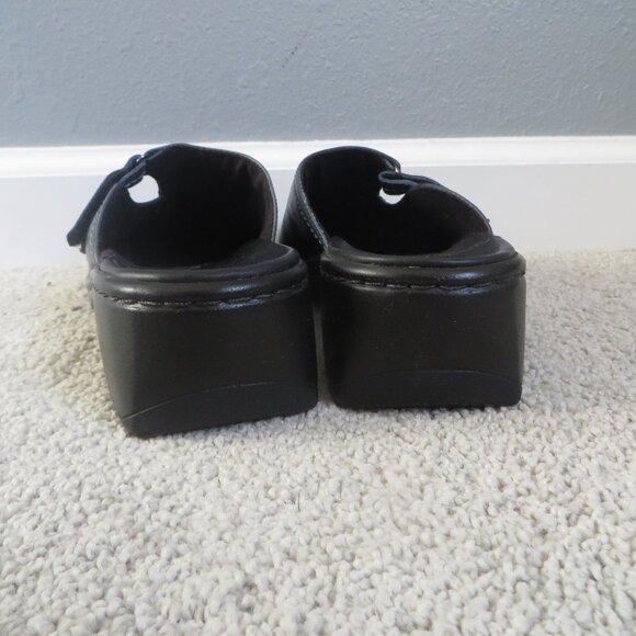 Clarks womens mules/shoes size 7 green leather Velcro #35724 MADE IN BRAZIL - Picture 4 of 12